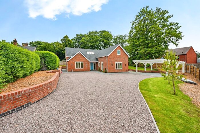 3 Bedroom Detached House For Sale In Old Derby Road, Ashbourne, DE6