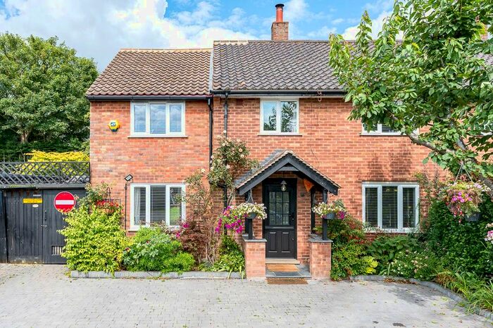 4 Bedroom Property For Sale In Goddards Close, Little Berkhamsted, Hertford, SG13
