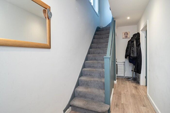 3 Bedroom End Of Terrace House For Sale In Chestnut Close, Carshalton, SM5
