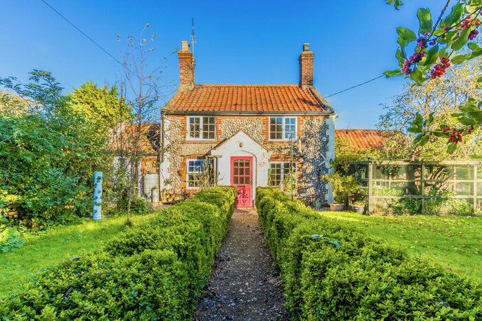 3 Bedroom Cottage For Sale In The Street, Baconsthorpe, NR25