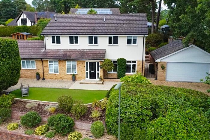 5 Bedroom Detached House For Sale In Longford Close, Camberley, GU15
