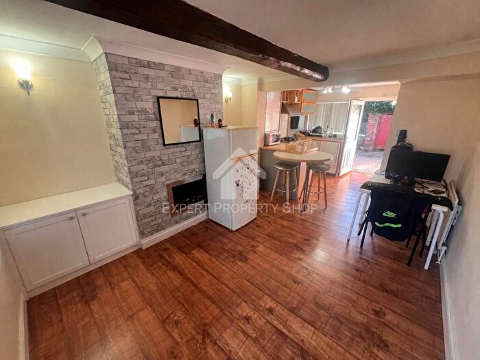 1 Bedroom Cottage For Sale In Church Walk, Worksop, S80