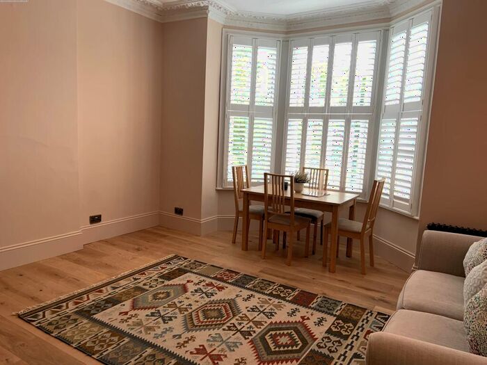 1 Bedroom Flat To Rent In Bolingbroke Grove, London, SW11
