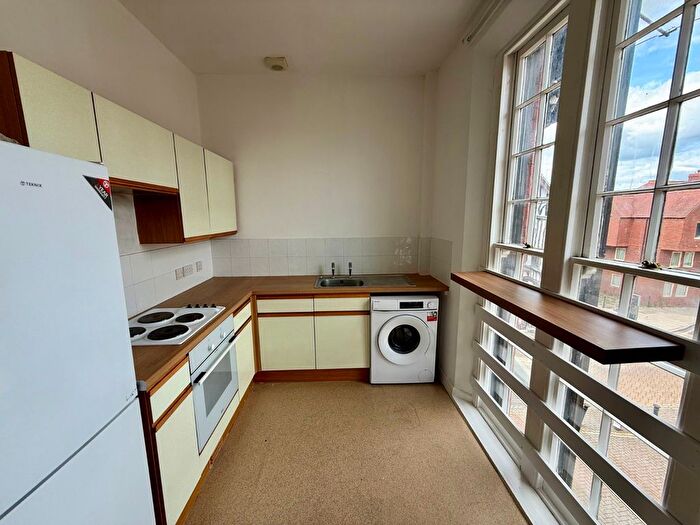 2 Bedroom Flat To Rent In Bugle Street, Southampton, Hampshire, SO14