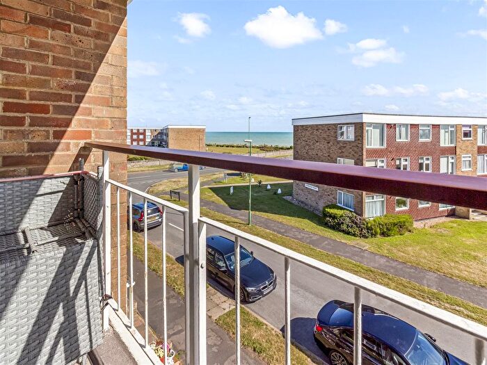 3 Bedroom Flat For Sale In Chanctonbury Road, Rustington, Littlehampton, BN16