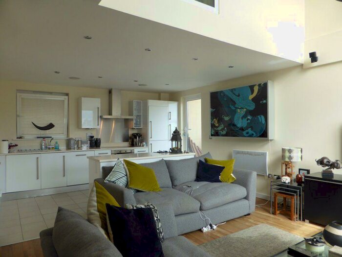 3 Bedroom Flat To Rent In Stepney Court -, P13