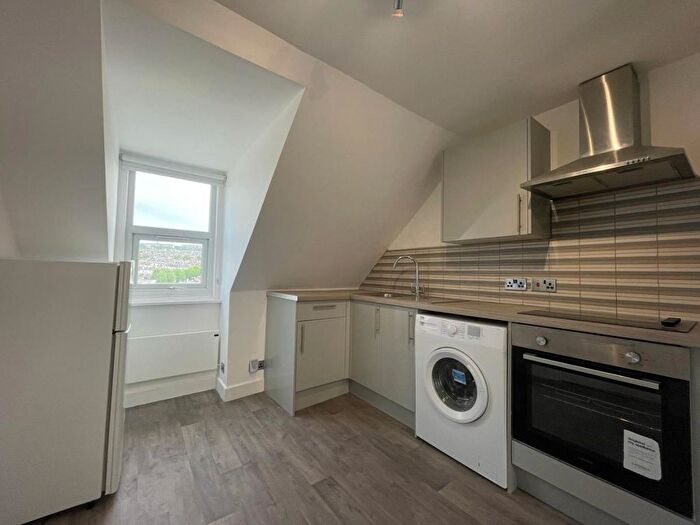 Studio To Rent In Roundhill Crescent, Brighton, BN2