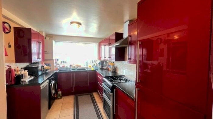 3 Bedroom Maisonette To Rent In Carroll Close, Stratford, E15