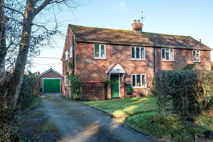 3 Bedroom Semi Detached House For Sale In Wheatleys Close, Steventon, RG25