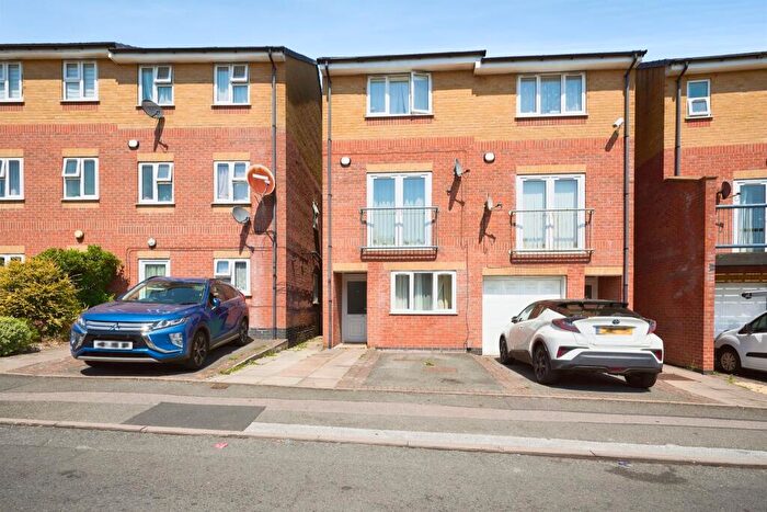 4 Bedroom Semi-Detached House For Sale In Smithmoor Crescent, West Bromwich, B71