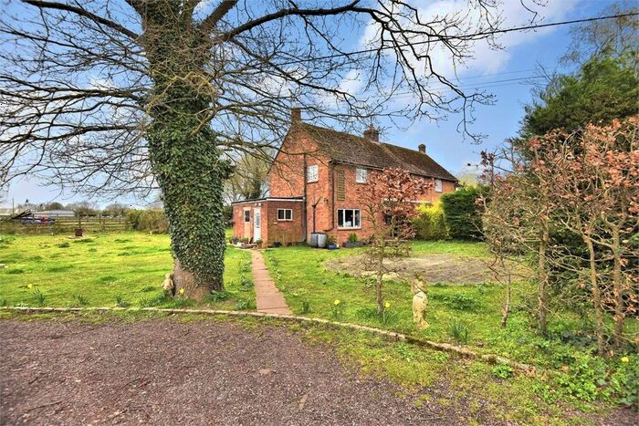 3 Bedroom Equestrian Facility For Sale In Oak Cottages, Hogshaw, Buckinghamshire., MK18