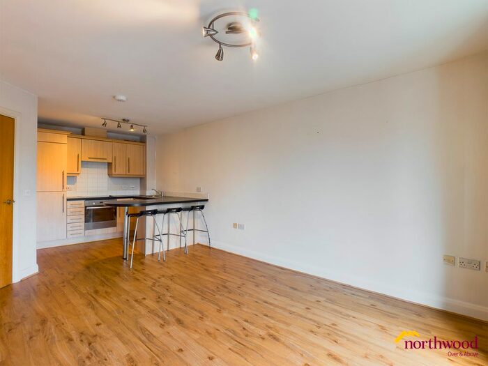 1 Bedroom Flat To Rent In Selkirk Court, Blurton, Stoke-On-Trent, ST3