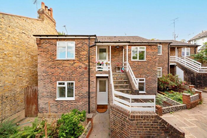 2 Bedroom Flat For Sale In Muswell Hill Place, London, N10