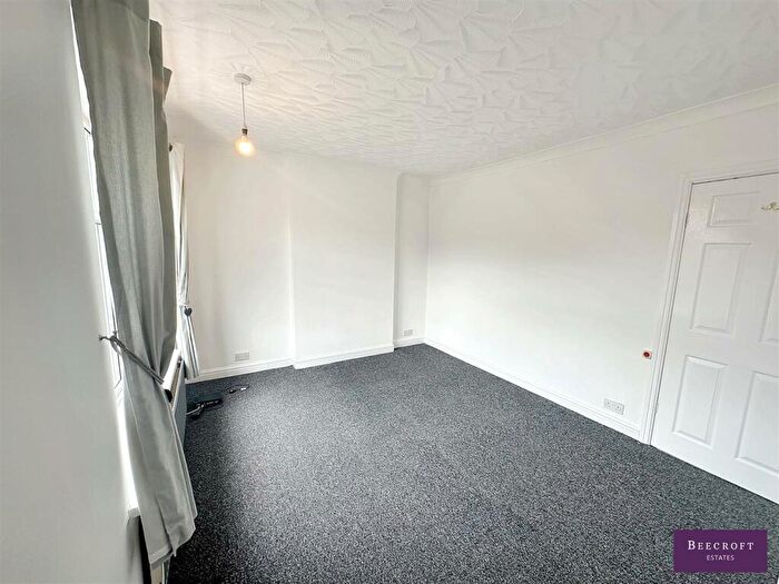 2 Bedroom Semi-Detached House For Sale In Kingsway, Wombwell, Barnsley, S73