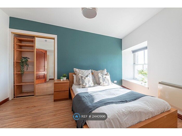 2 Bedroom Flat To Rent In John's Place, Edinburgh, EH6