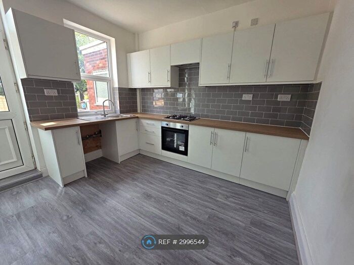 3 Bedroom End Of Terrace House To Rent In Quarry St, Barnsley, S72