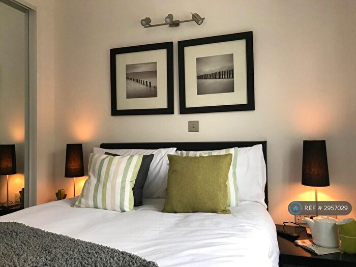 2 Bedroom Flat To Rent In Datchet, Slough, SL3