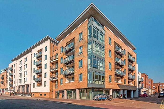 2 Bedroom Apartment To Rent In Eluna Apartments, Wapping, E1W