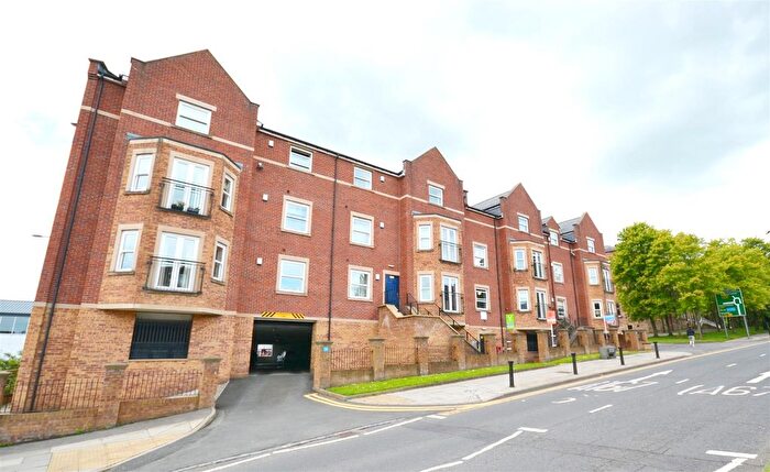 2 Bedroom Flat To Rent In Kirklee House, Darlington, DL1