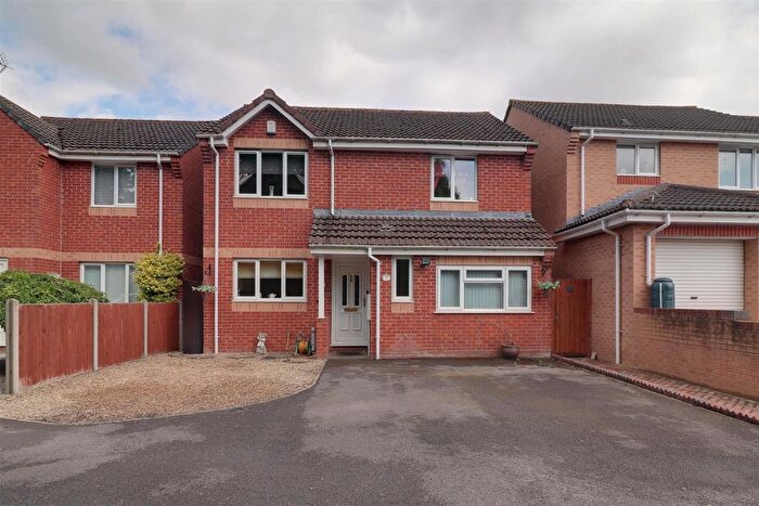 4 Bedroom Detached House For Sale In Arrowsmith Drive, Stonehouse, GL10