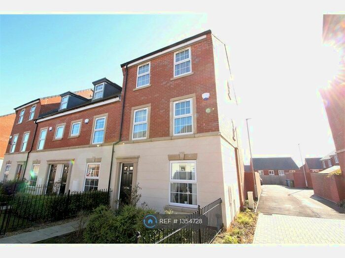 4 Bedroom End Of Terrace House To Rent In Ashlar Drive, Eastfield, Scarborough, YO11
