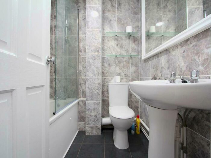 2 Bedroom House To Rent In Cornwall Road, Barry, Vale Of Glamorgan, CF62