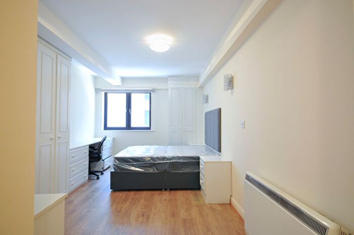 3 Bedroom Flat To Rent In Dickinson Street, Manchester, M1