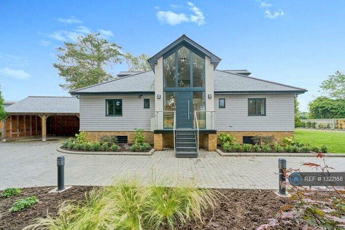 4 Bedroom Detached House To Rent In Mead Lane, Chertsey, KT16