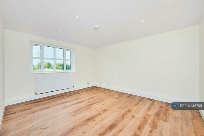 2 Bedroom Flat To Rent In Lewis Road, Mitcham, CR4