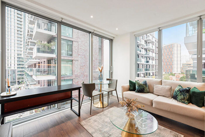Studio For Sale In Piazza Walk, London, E1