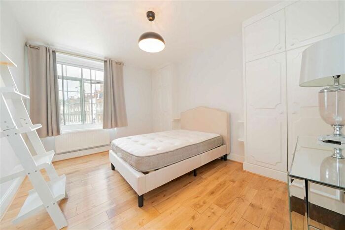 3 Bedroom Flat To Rent In Harrowby Street, Marylebone, W1H