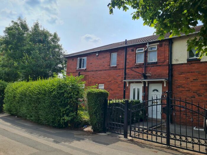 3 Bedroom Semi-Detached House To Rent In Middleton Park Avenue, Leeds, LS10