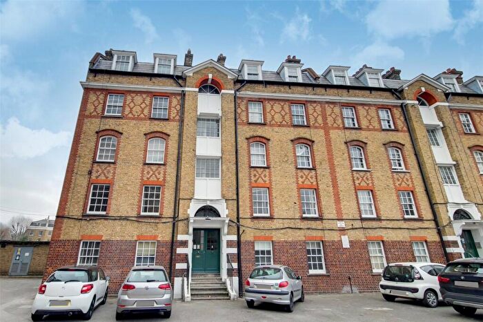 2 Bedroom Apartment To Rent In Wellington Way, London, E3