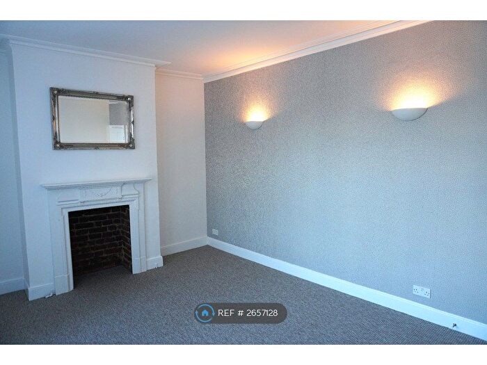 2 Bedroom Flat To Rent In Ewell Road, Surbiton, KT6