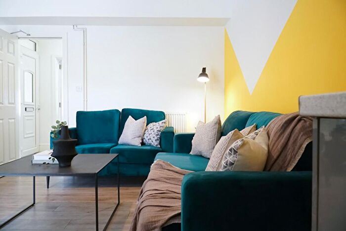 6 Bedroom Terraced House To Rent In , Haydn Avenue, Manchester, M14