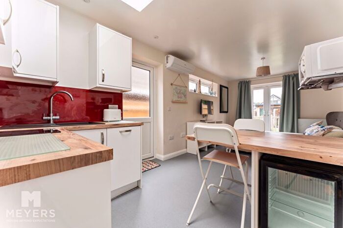 5 Bedroom Detached House To Rent In Kingfisher Close, West Moors, Ferndown, BH22