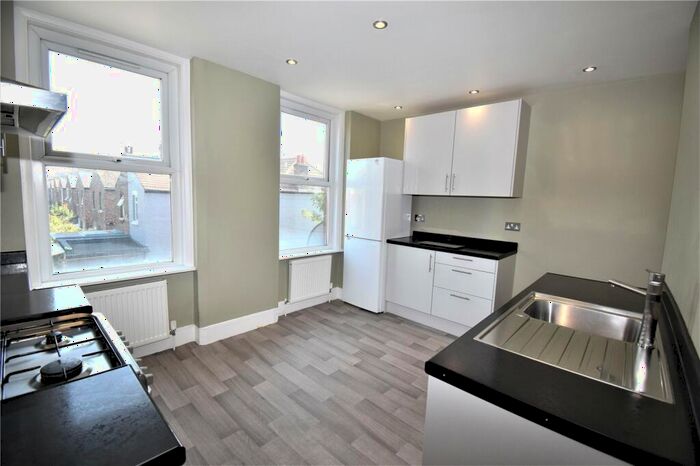 2 Bedroom Flat To Rent In Grand Parade, Green Lanes, Harringay, London, N4