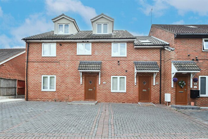 2 Bedroom Duplex For Sale In Tipps Cross Lane, Hook End, Brentwood, CM15