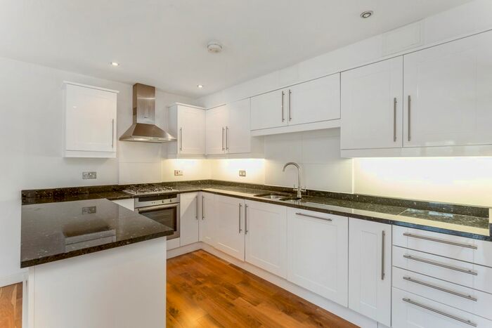 2 Bedroom Flat To Rent In Station Approach, KT19