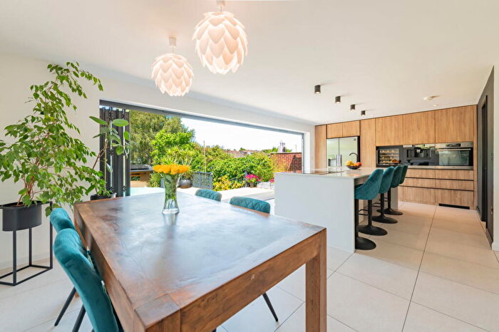 4 Bedroom Detached Bungalow For Sale In Upper St. Helens Road, Hedge End, Southampton, SO30