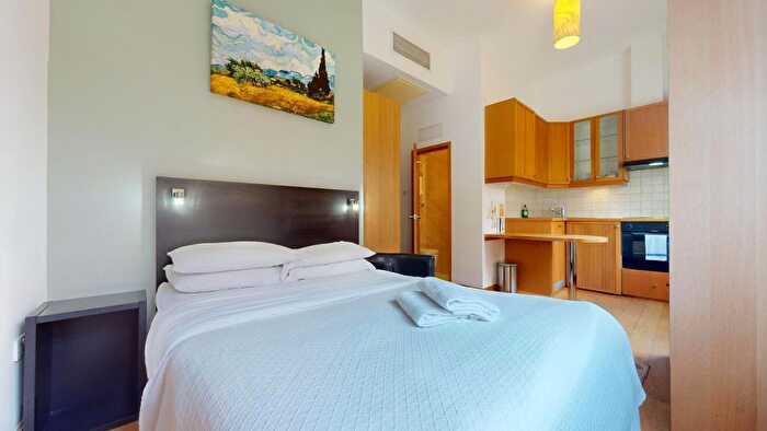 Studio To Rent In Cartwright Gardens, London, WC1H