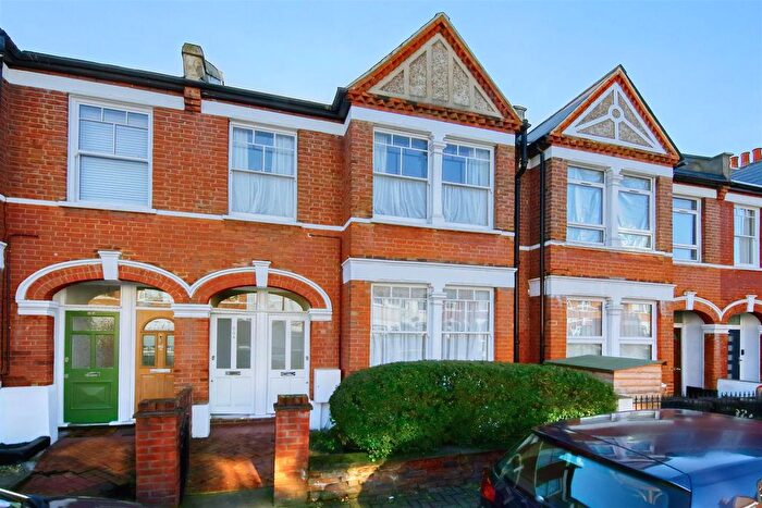 2 Bedroom Maisonette For Sale In Penwith Road, London, SW18