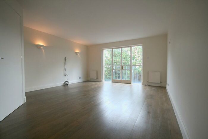3 Bedroom Flat To Rent In St Pauls Mews, Camden, NW1