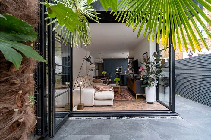 2 Bedroom Flat For Sale In Holmewood Gardens, London, SW2