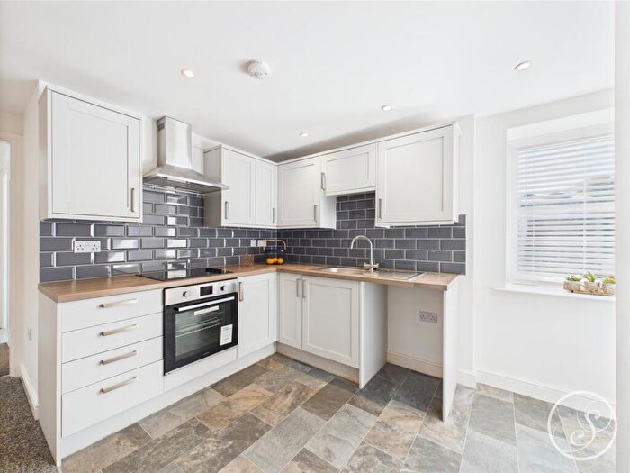 2 Bedroom Flat For Sale In Canal Road, Leeds, LS12