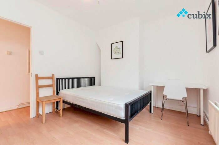 3 Bedroom Flat To Rent In Bowling Green Street, London, SE11