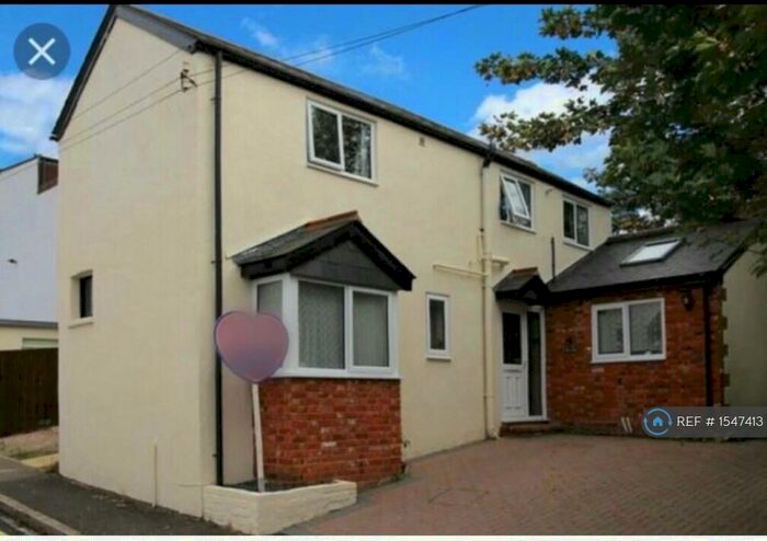 2 Bedroom Detached House To Rent In Church Street, Aldershot, GU11