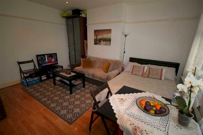 Flat To Rent In Watford Road, Wembley, HA0