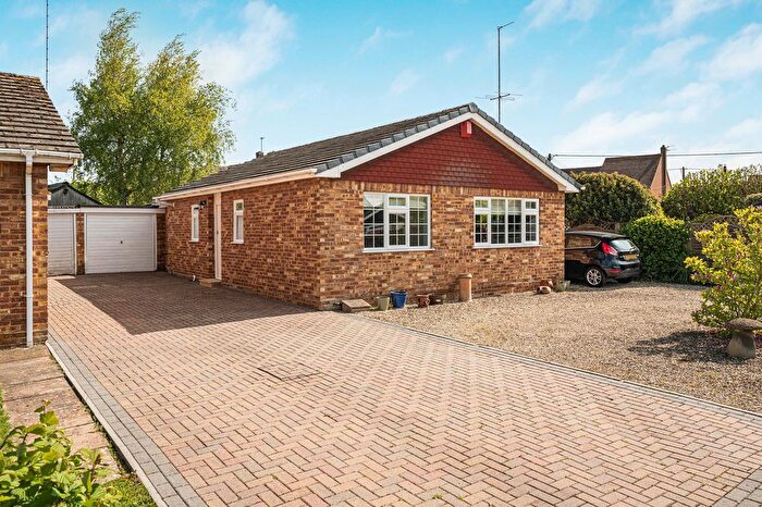 2 Bedroom Detached Bungalow For Sale In Brookside, Watlington, OX49