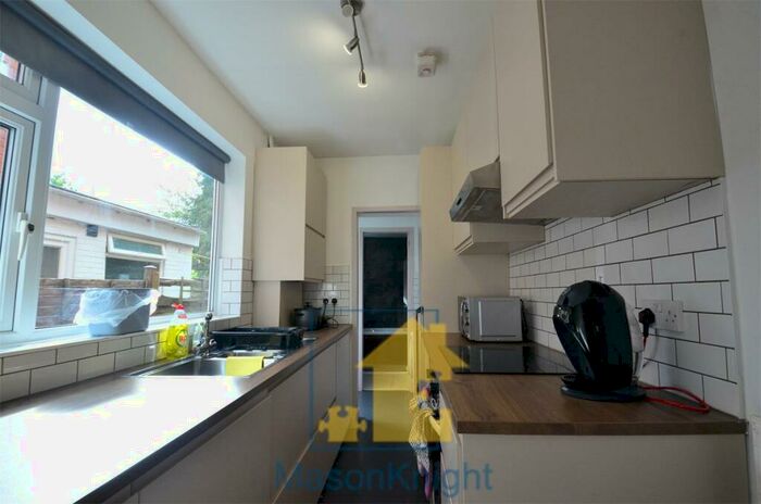 4 Bedroom End Of Terrace House To Rent In &#; Pppw For Group Of People. Westminster Rd, Selly Oak. Mins To University Of Birmingham, B29